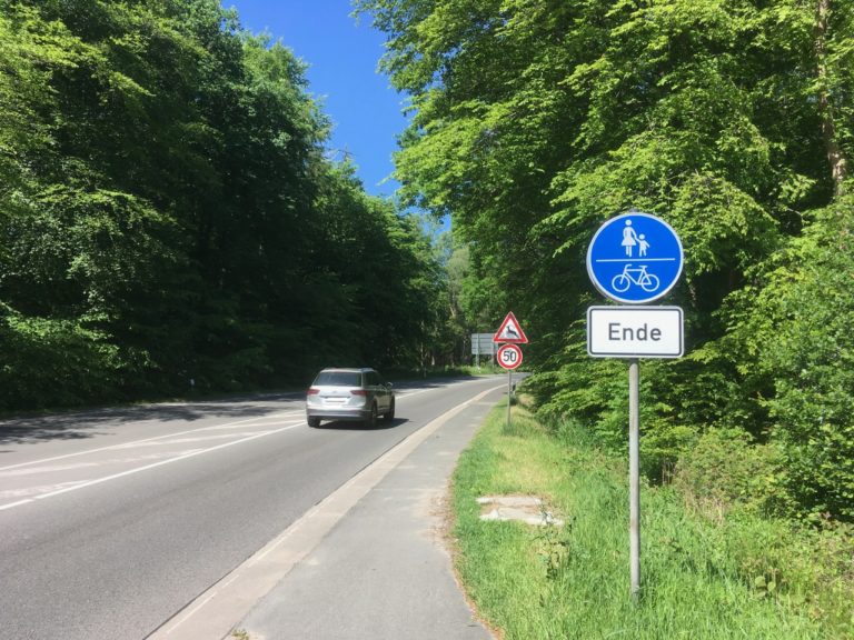 Gefahren reduzieren auf dem Rad- und Fußweg Hamburger Straße